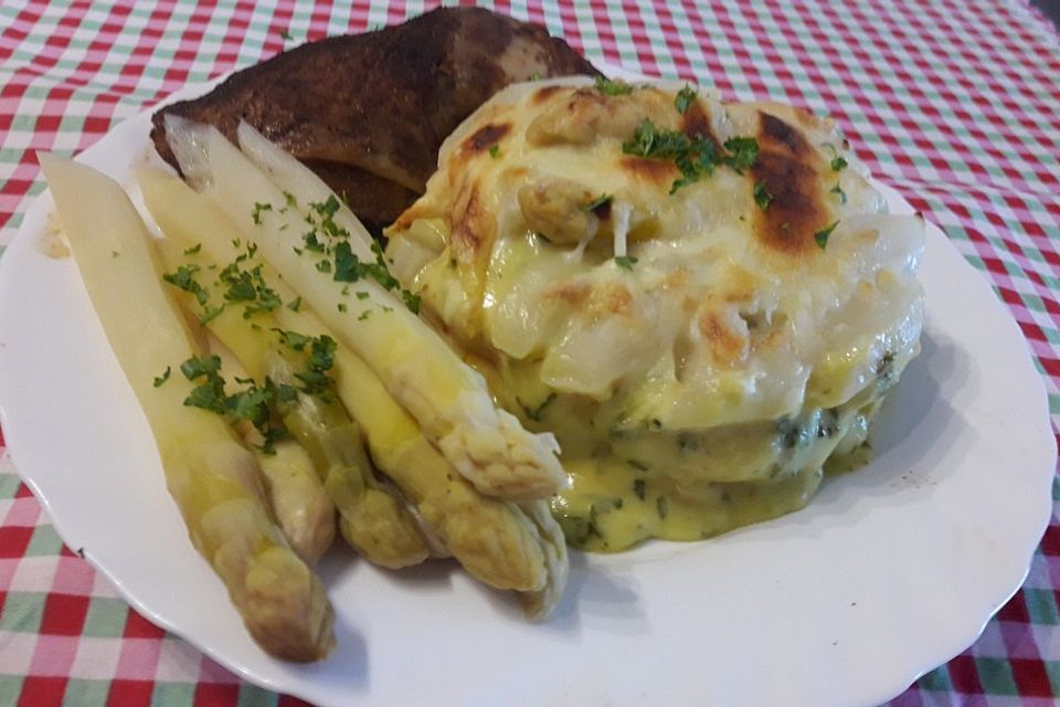 Hähnchenkeulen mit Spargel-Gemüse-Gratin