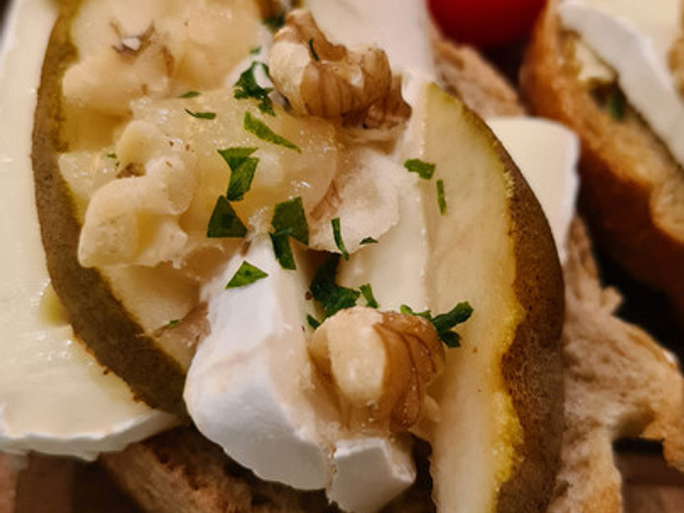 Crostini mit Brie, Birne und Walnuss von dodith| Chefkoch