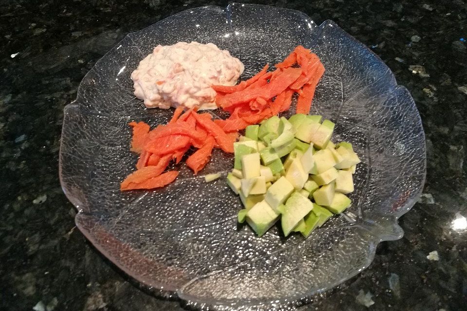 Avocado mit Räucherlachs