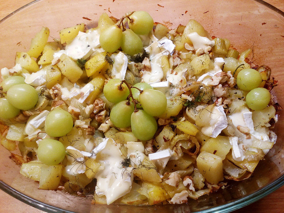 Kartoffeln mit Fenchel, Blauschimmelkäse, Walnüssen und Trauben von ...