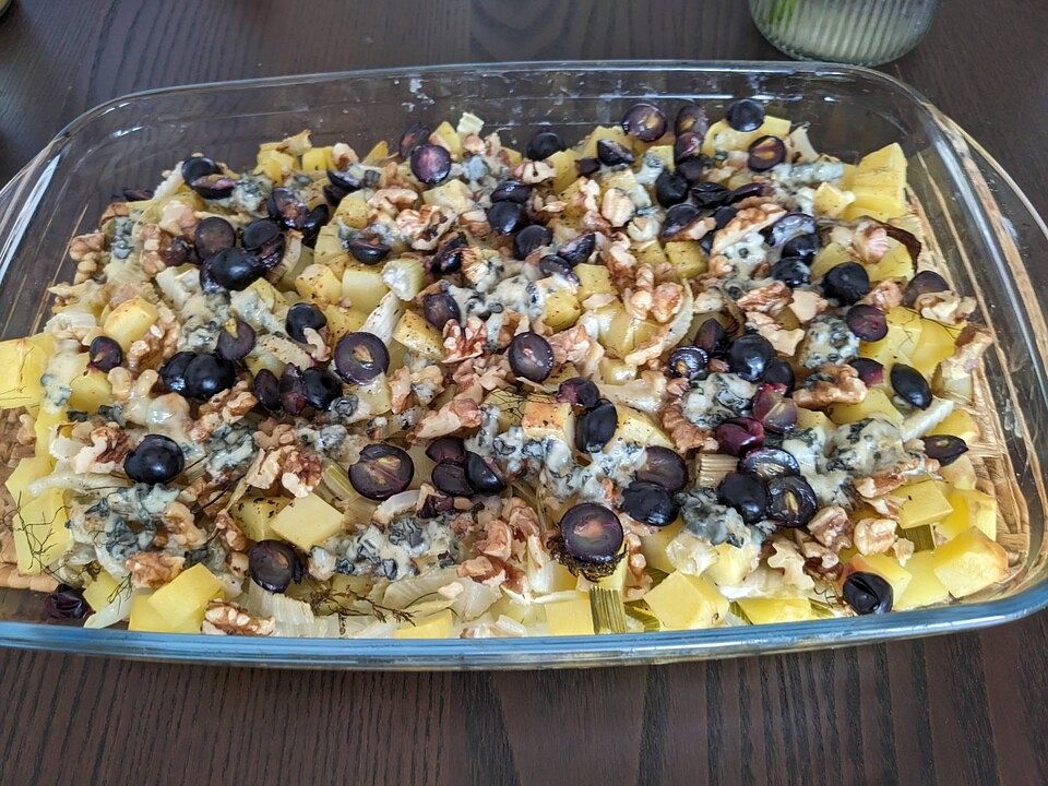 Kartoffeln mit Fenchel, Blauschimmelkäse, Walnüssen und Trauben von ...