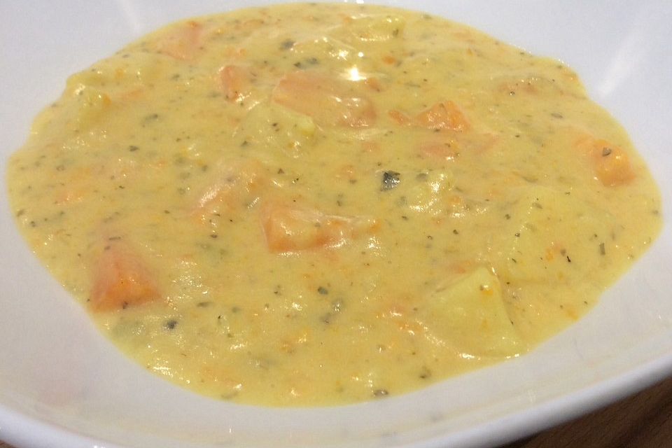 Kartoffelsuppe mit Möhren und Süßkartoffeln