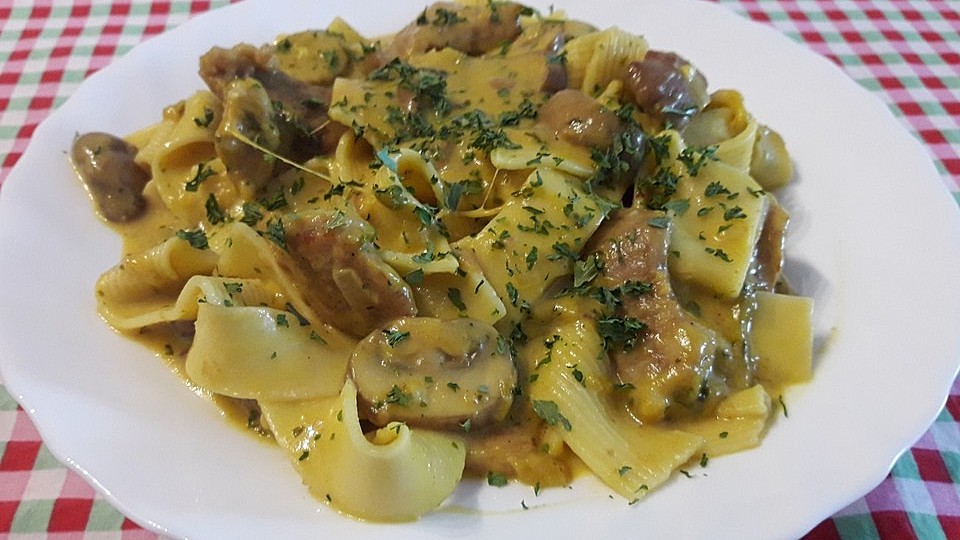 Schnitzel Pilzpfanne Mit Kasesauce Und Nudeln Von Eisbobby Chefkoch