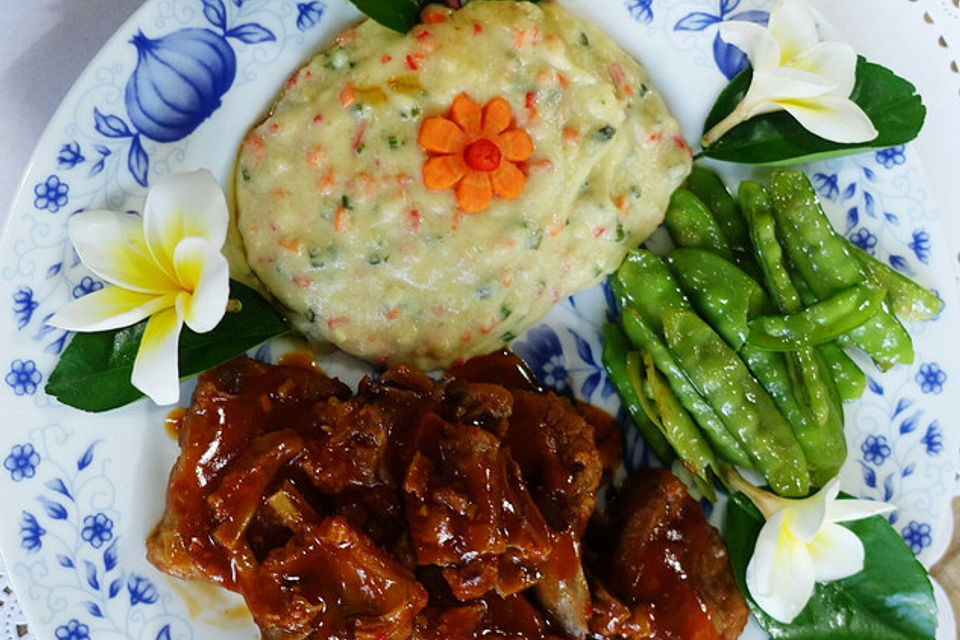 Balinesische Babyribs mit Kartoffelpüree und Zuckerschoten