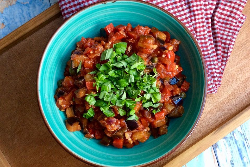 Vegane Caponata mit Aubergine und Paprika