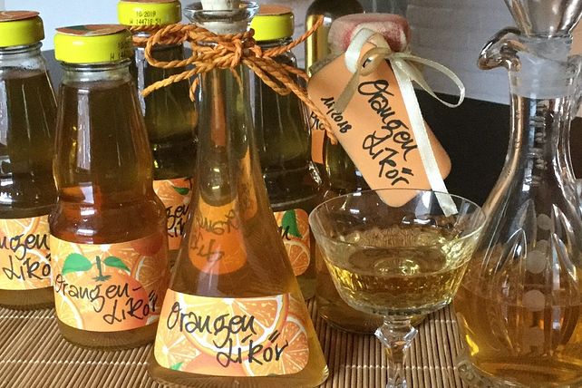 Orangenlikör mit Sternanis und Nelken von tiggerblue78| Chefkoch
