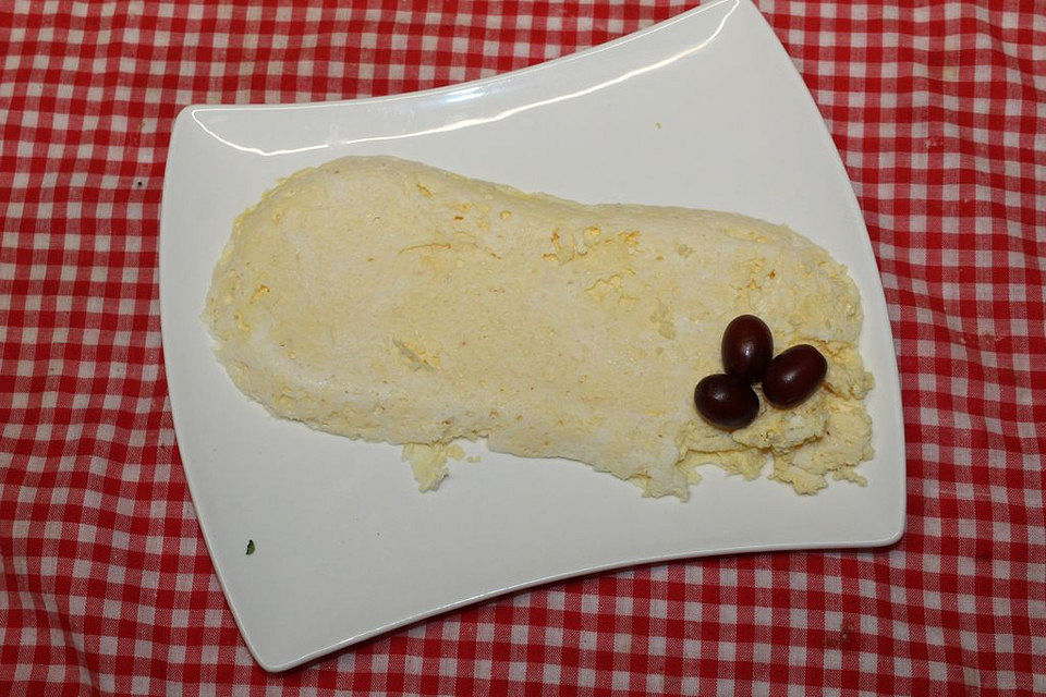 Süßes Omelette mit Quark - in der Pfanne serviert