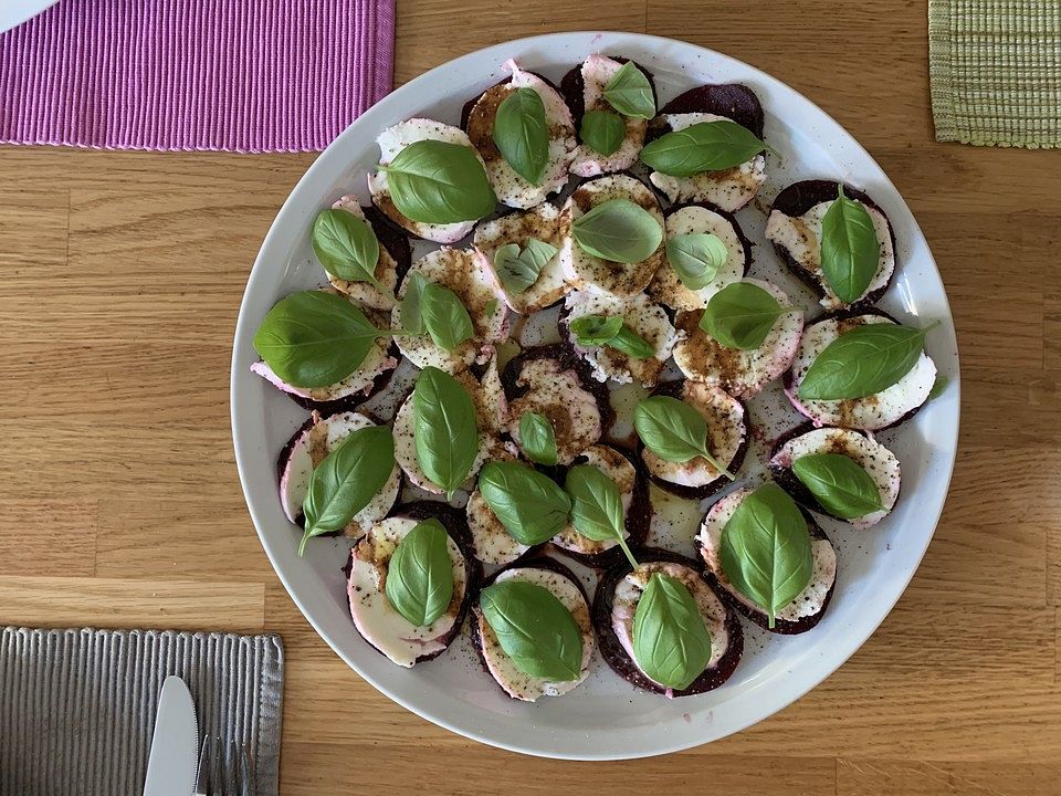Rote Bete-Carpaccio mit Mozzarella und Basilikum von Bantha_Phudhu ...