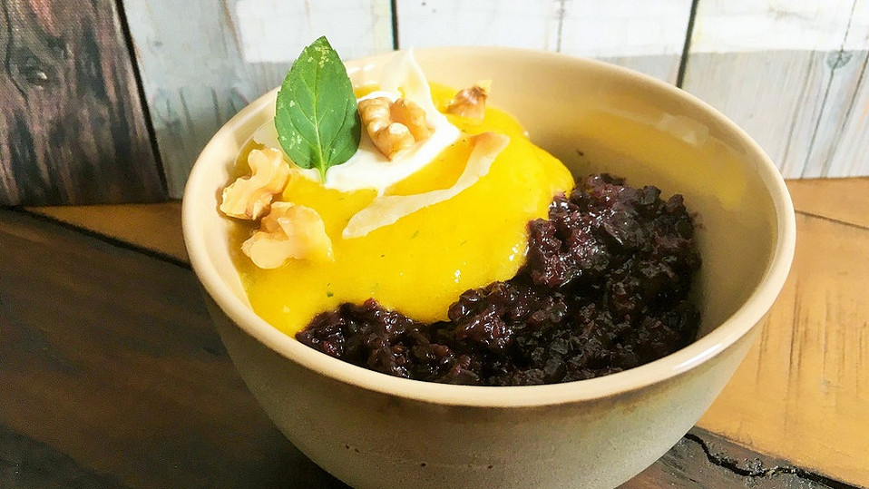 Schwarzer-Kokos-Milchreis-mit-Mango