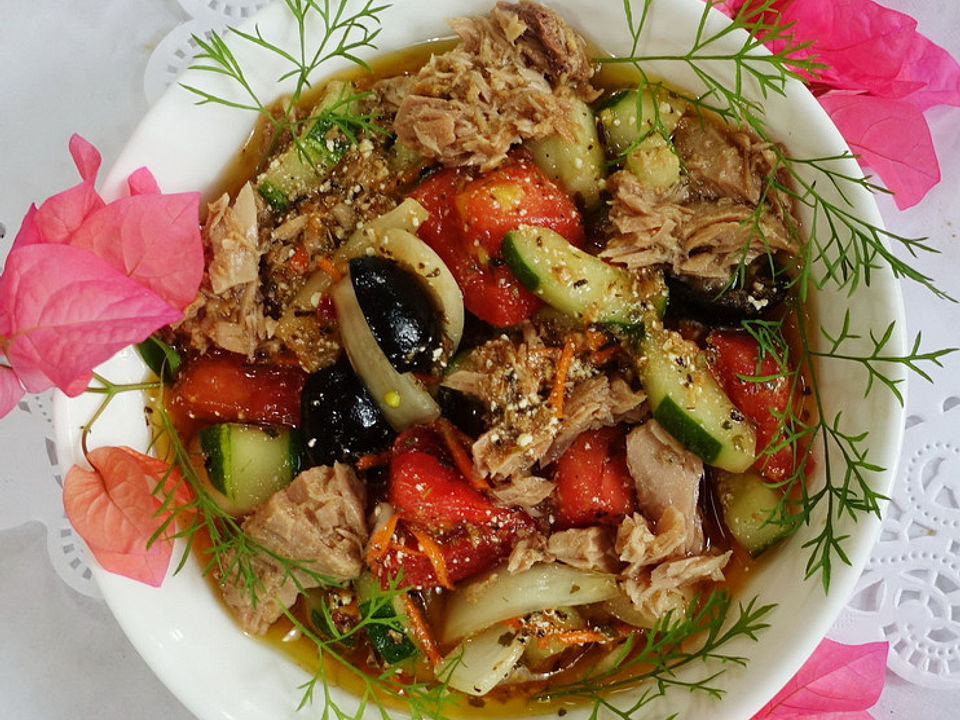 Gemischter Salat mit Thunfisch und Oliven von dieter_sedlaczek| Chefkoch