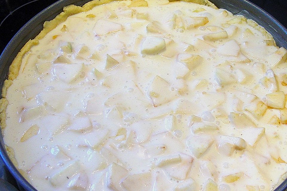 Apfelkuchen mit Sahne - Puddingguss