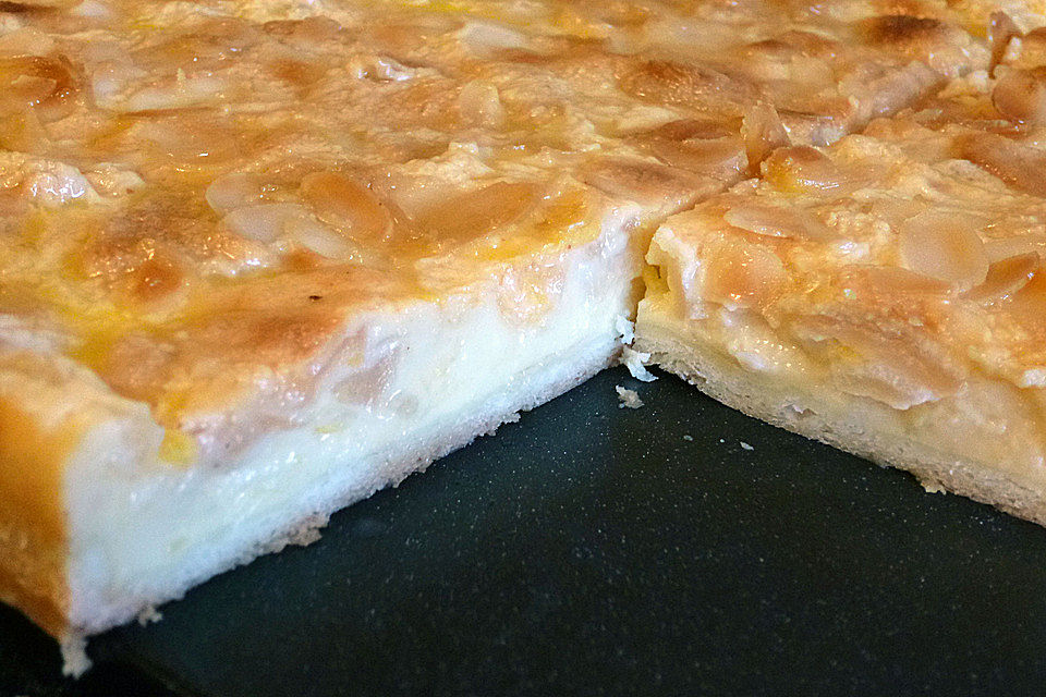 Apfelkuchen mit Sahne - Puddingguss