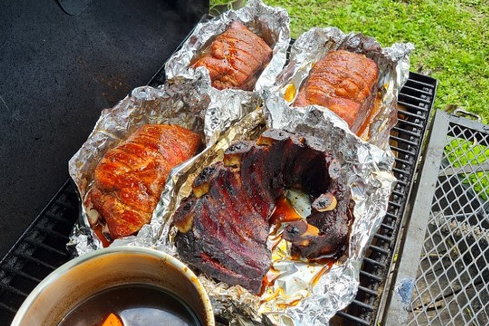 Spareribs vom Grill mit Mop Sauce