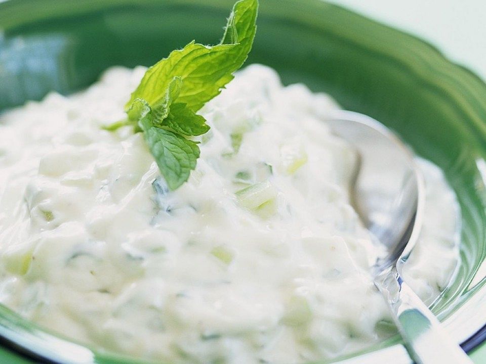 Joghurt mit Gurke, Koriander und Pfefferminze von kat_zacharias| Chefkoch