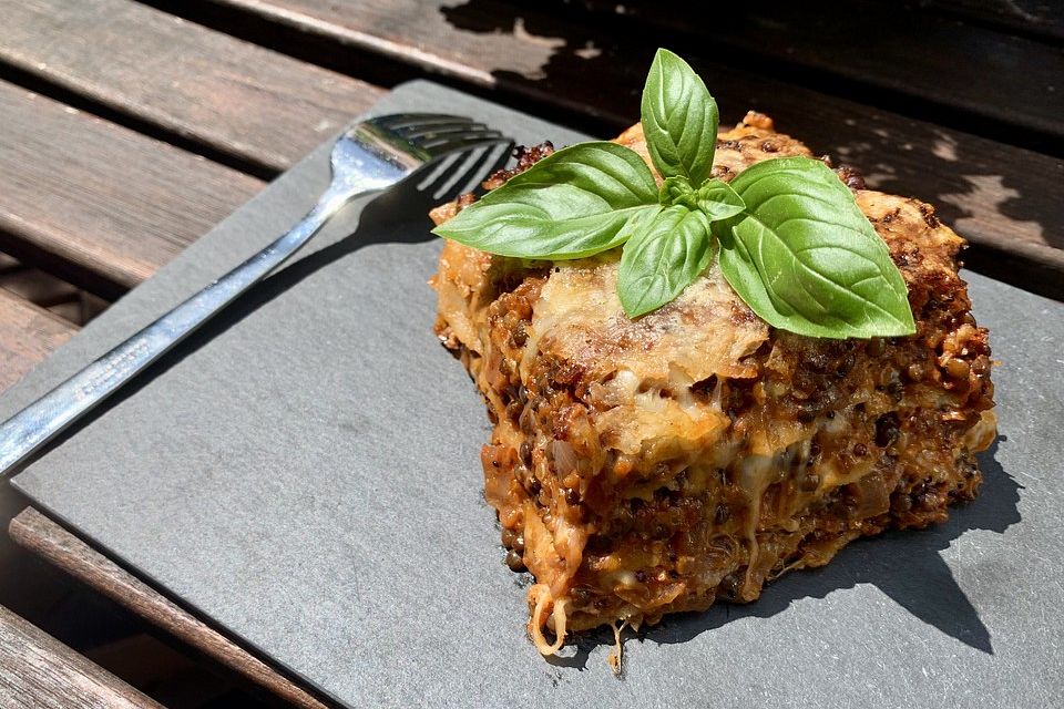 Vegetarische Lasagne mit Belugalinsen