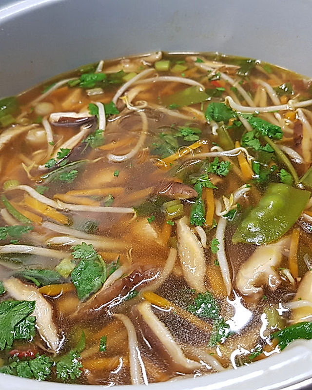 Schnelle Asia-Suppe