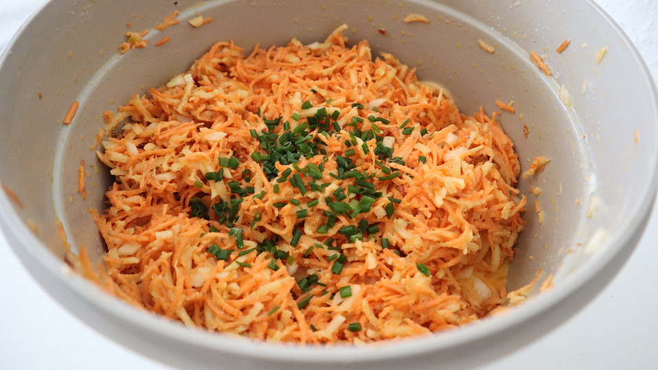 Karotten-Apfel-Salat mit Joghurt-Schnittlauch-Dressing von wuerzburg2019