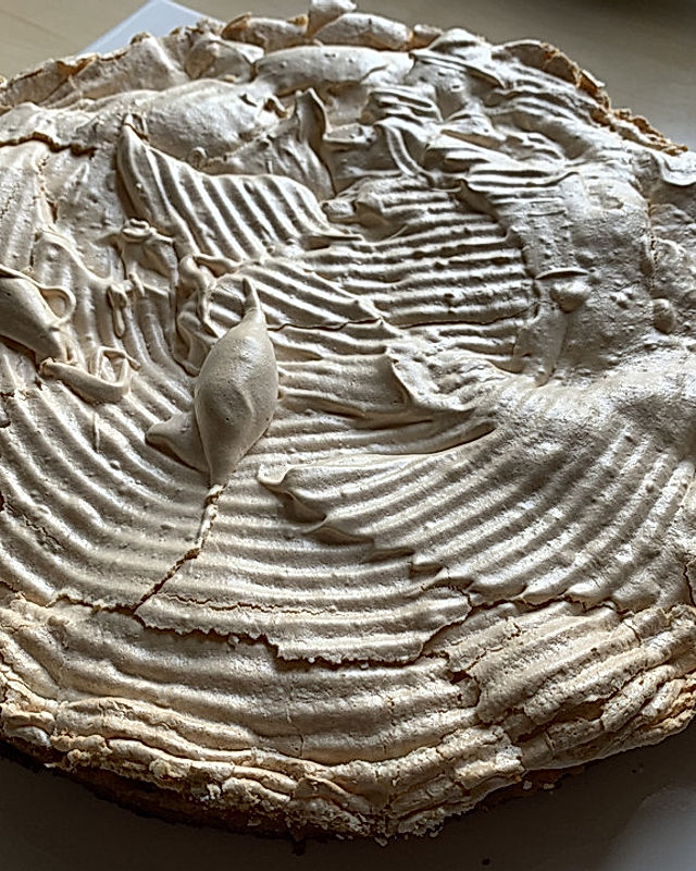 Stachelbeeren-Baiser-Kuchen mit Polenta-Mandel-Boden