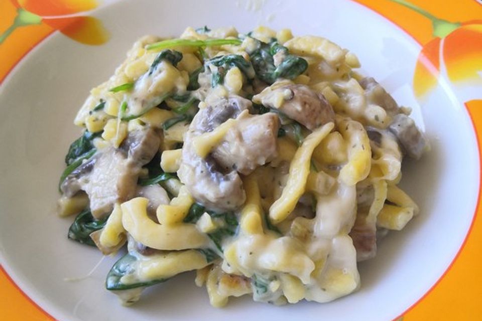 Spätzlepfanne mit Spinat und Pilzen