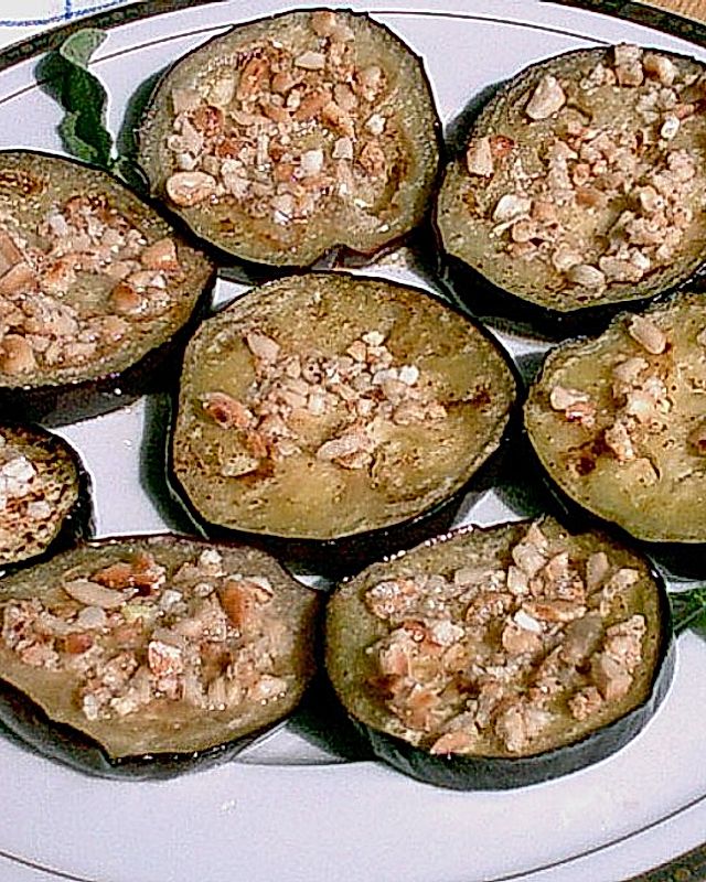 Sudanesischer Auberginen - Erdnusssalat