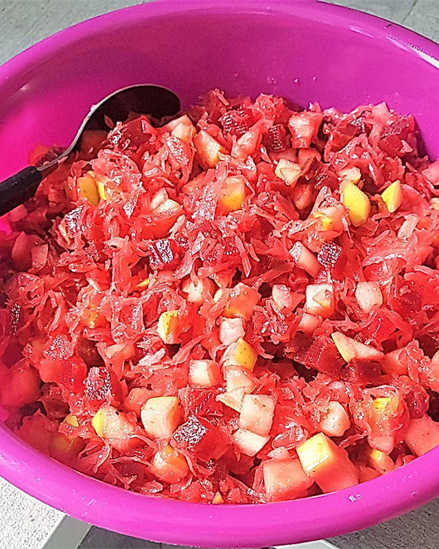 Apfel-Sauerkraut-Rote Bete-Salat - etwas für heiße und kalte Tage