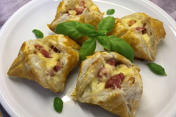 Blätterteigtaschen mit pikanter Füllung von kscpebbles | Chefkoch