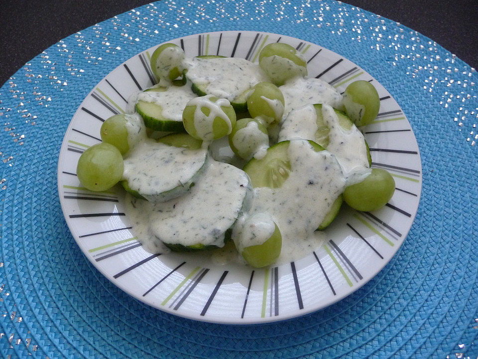 Gurken-Weintrauben-Salat von patty89 | Chefkoch