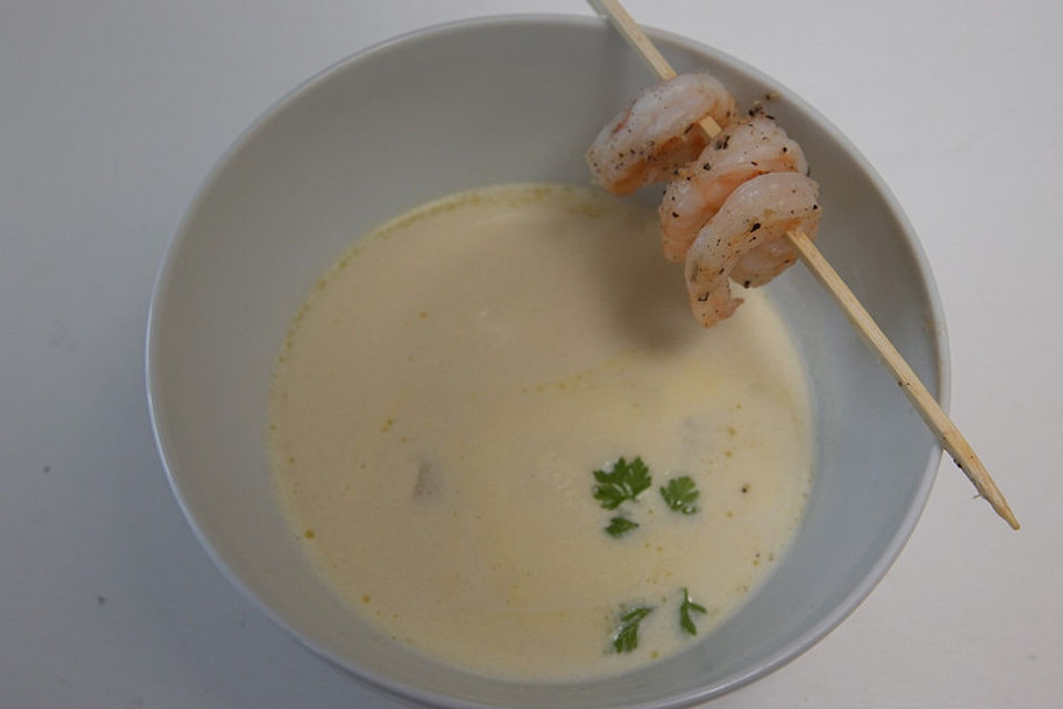 Spargelsuppe mit Garnelen