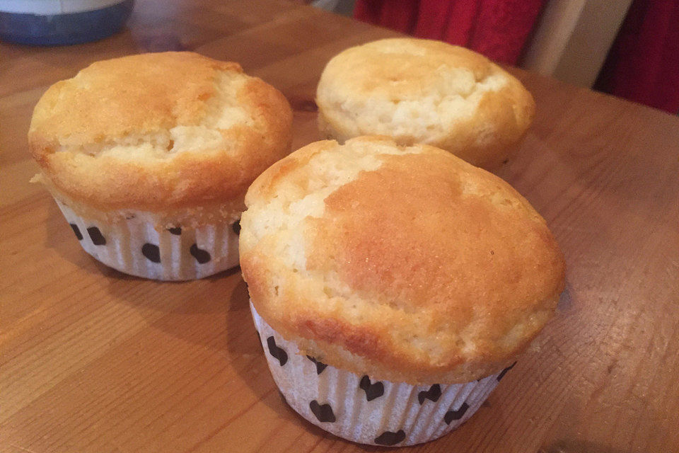 Zitronenmuffins mit weißer Schokolade