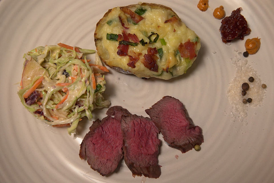 Teres Major Steak vom Grill mit doppelt gebackenen Ofenkartoffeln