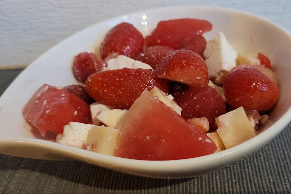 Wassermelone-Erdbeer-Salat