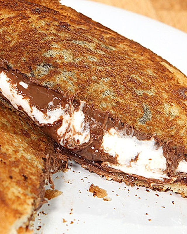 Nutella-Marshmallow-Sandwich