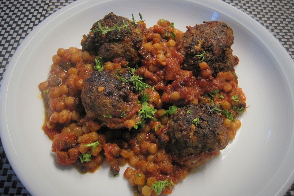 Rinderhackbällchen mit Fregola sarda tostata