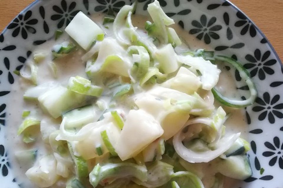 Annas Lauchsalat mit Gurke und Ananas