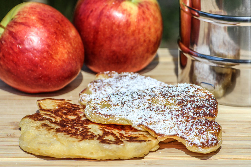 Racuchy - Polnische Hefe-Eierkuchen mit Apfel