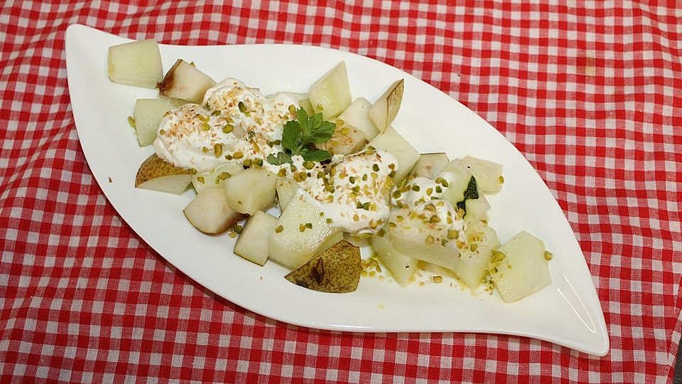 Piel De Sapo Melone Und Birne Mit Honig Joghurt Pistazien Sowie Gerosteten Kokosflocken Von Patty89 Chefkoch 