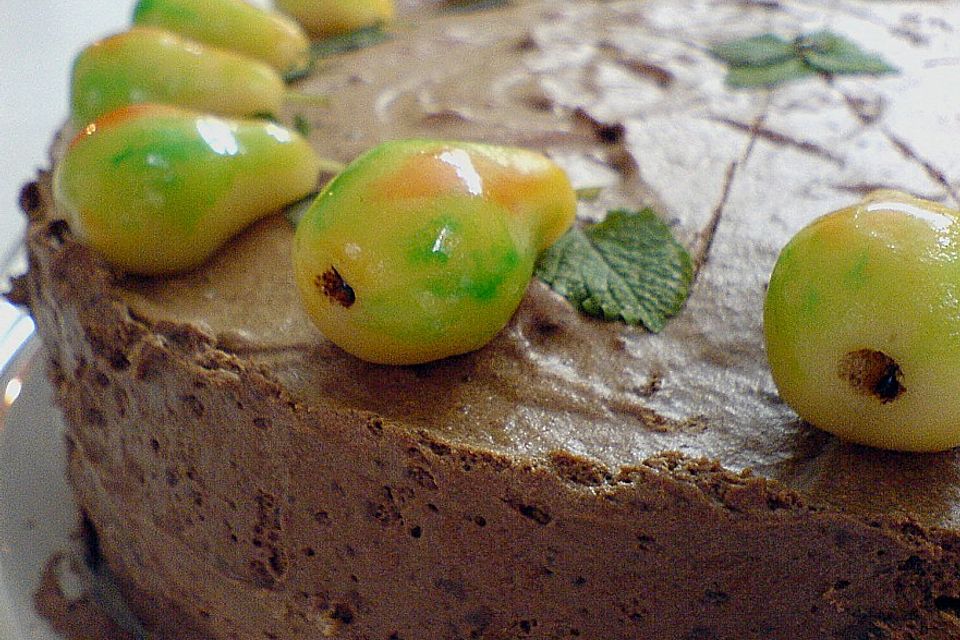 Mousse - au - Chocolat - Torte mit saftigen Birnen