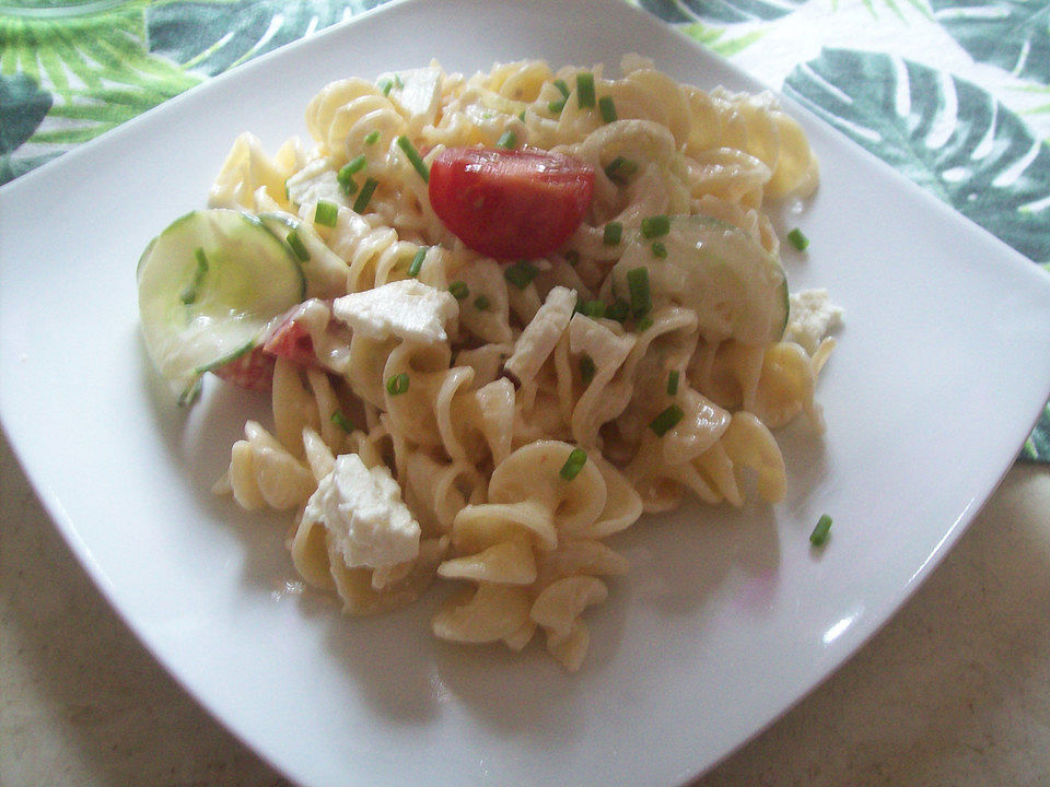 Feta-Nudelsalat mit Tzatzikidressing von chiara| Chefkoch