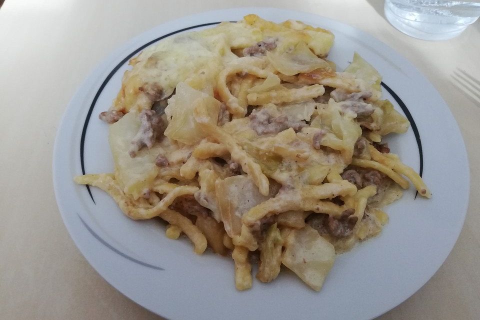 Hack-Kohlauflauf mit Spätzle