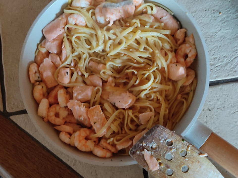 Knoblauchspaghetti mit Garnelen und Lachs von enyalol| Chefkoch