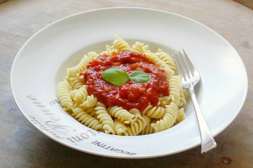 Fruchtig scharfe Tomatensoße mit Orangensaft