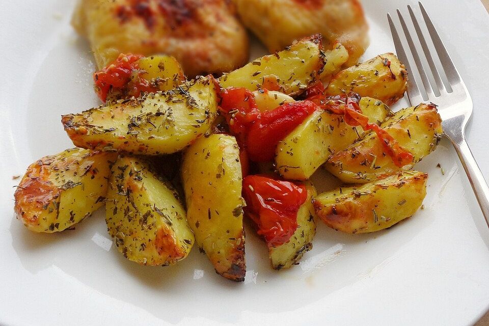 Ofenkartoffeln mit Tomaten