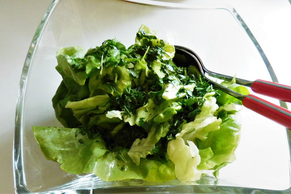 Kopfsalat mit Kräutervinaigrette