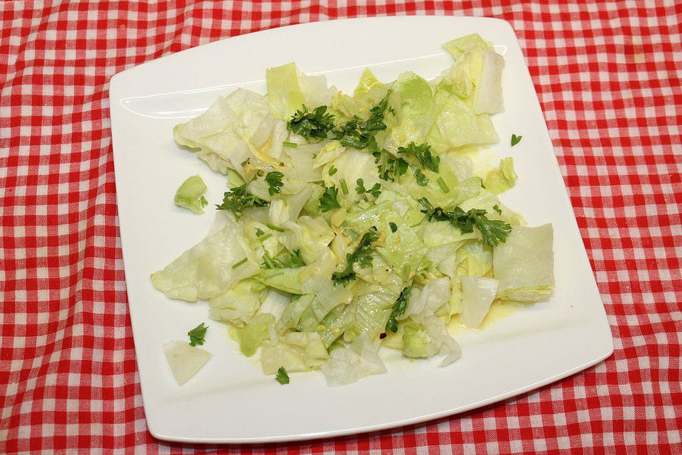 Kopfsalat mit Kräutervinaigrette