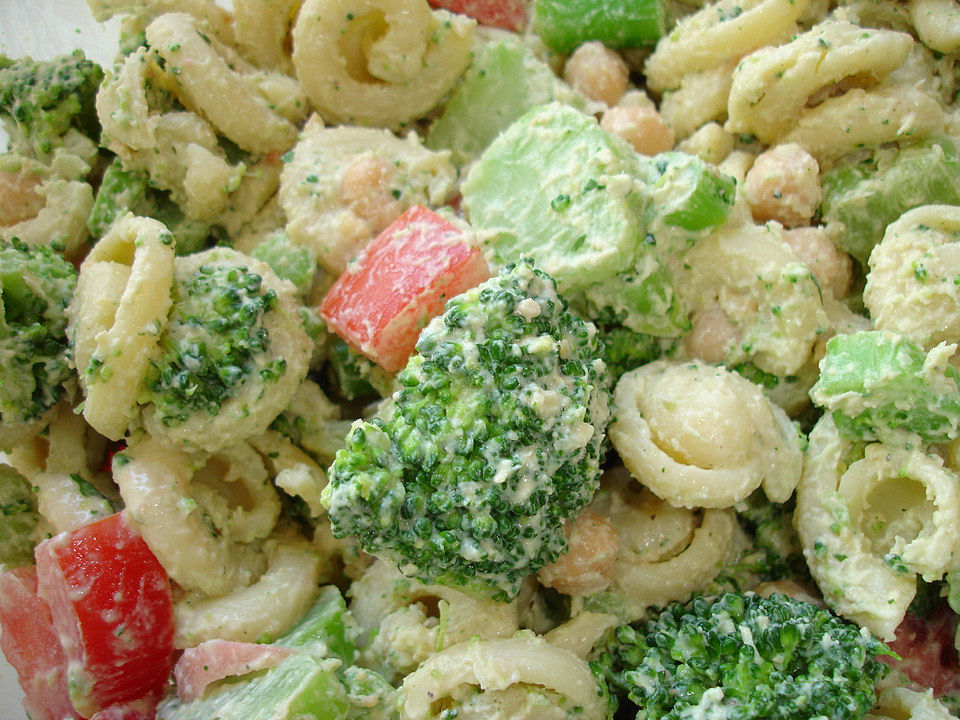Nudelsalat mit Brokkoli und Kichererbsen von dodith| Chefkoch