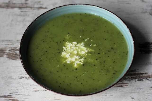 Zucchinisuppe mit Erbsen und Feta von trachurus| Chefkoch
