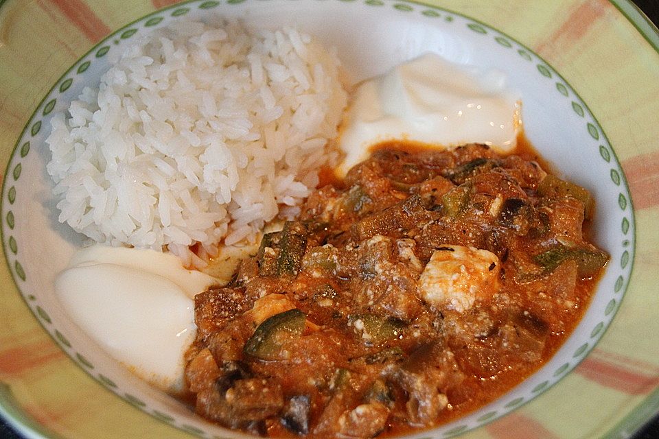 Auberginen - Zucchini - Pfanne mit Schafskäse