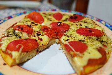 Pizza Margherita Mit Mozzarella Und Tomaten Von Dieter Sedlaczek Chefkoch