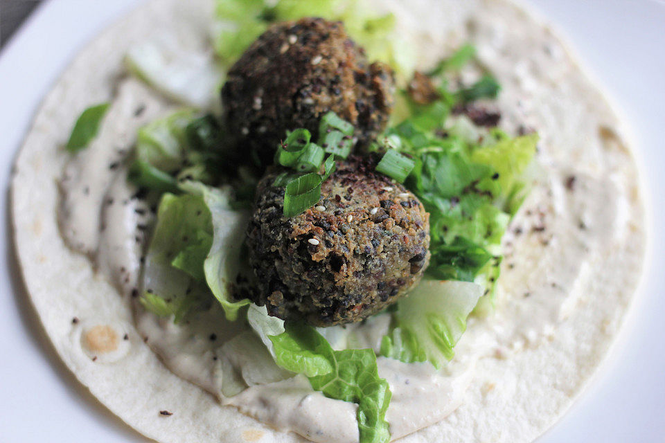 Wraps mit Linsen-Quinoa-Falafel