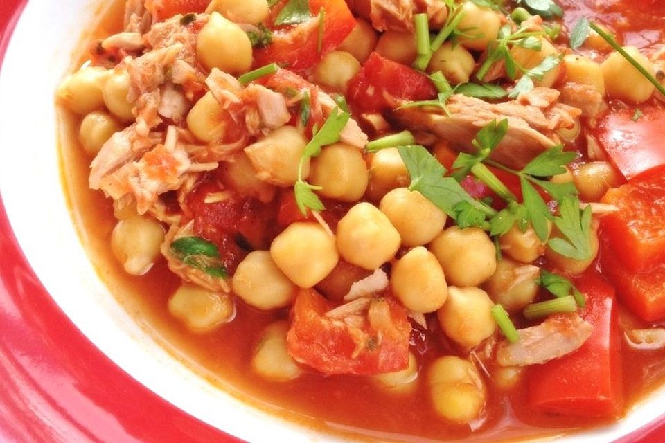 Kichererbsensuppe mit Tomaten und Paprika